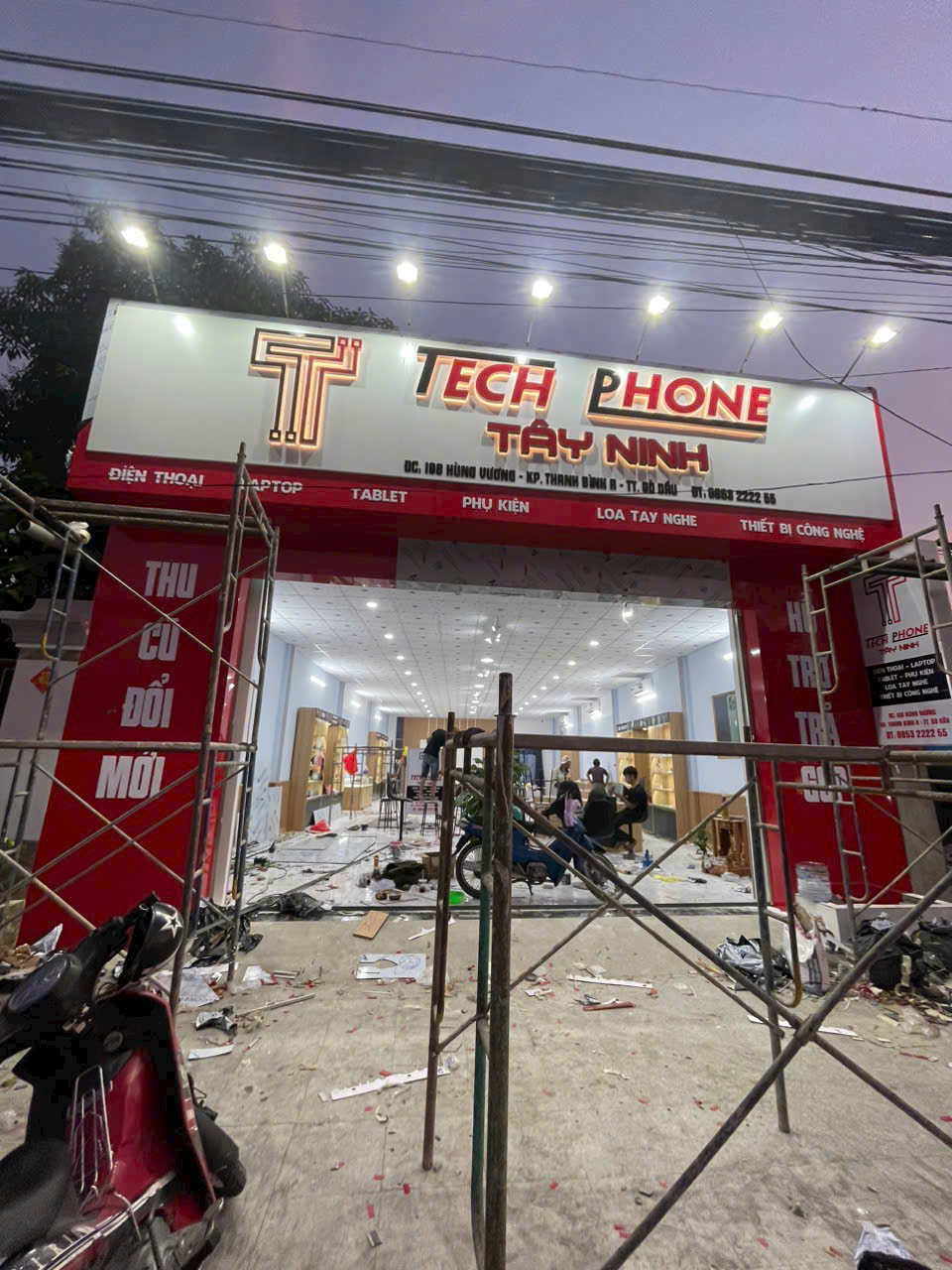 Dự án Mặt Dựng Bảng Hiệu Alu chữ mica sáng đèn hắc chân