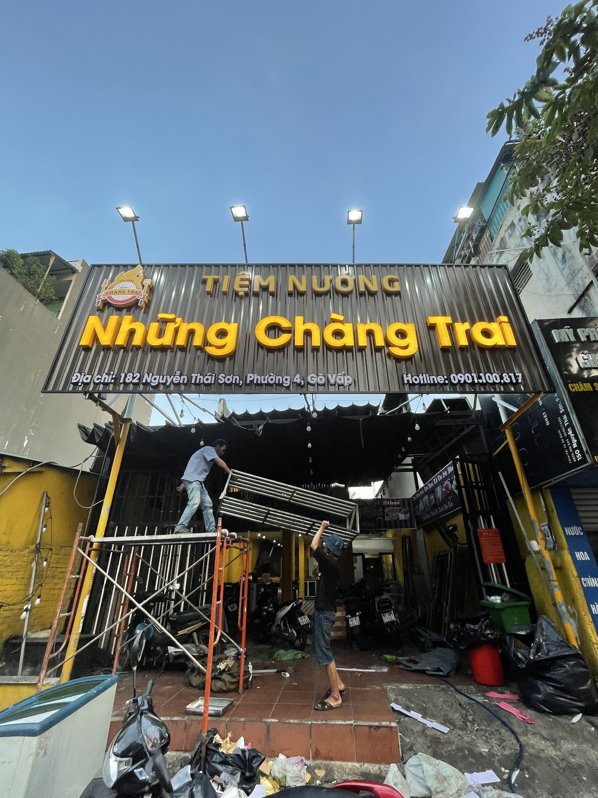 bảng hiệu thuộc ngành FnB