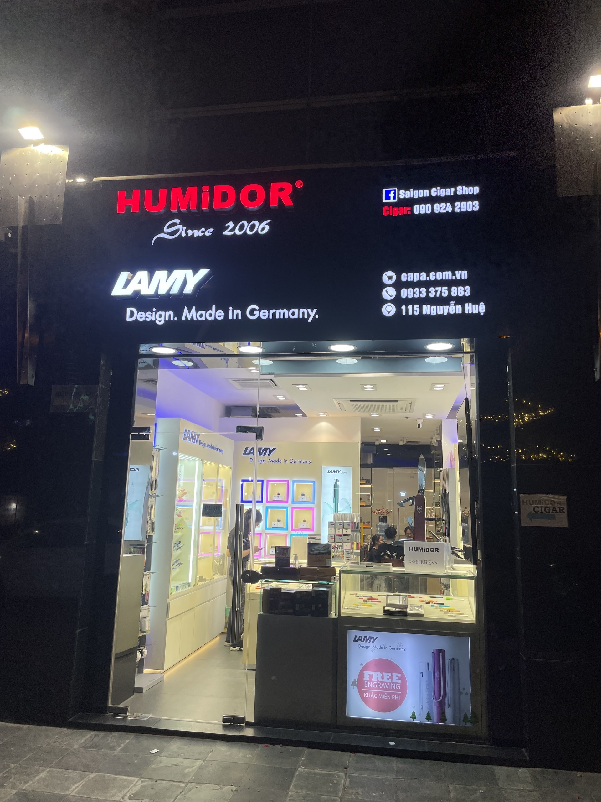 bảng hiệu cửa hàng
