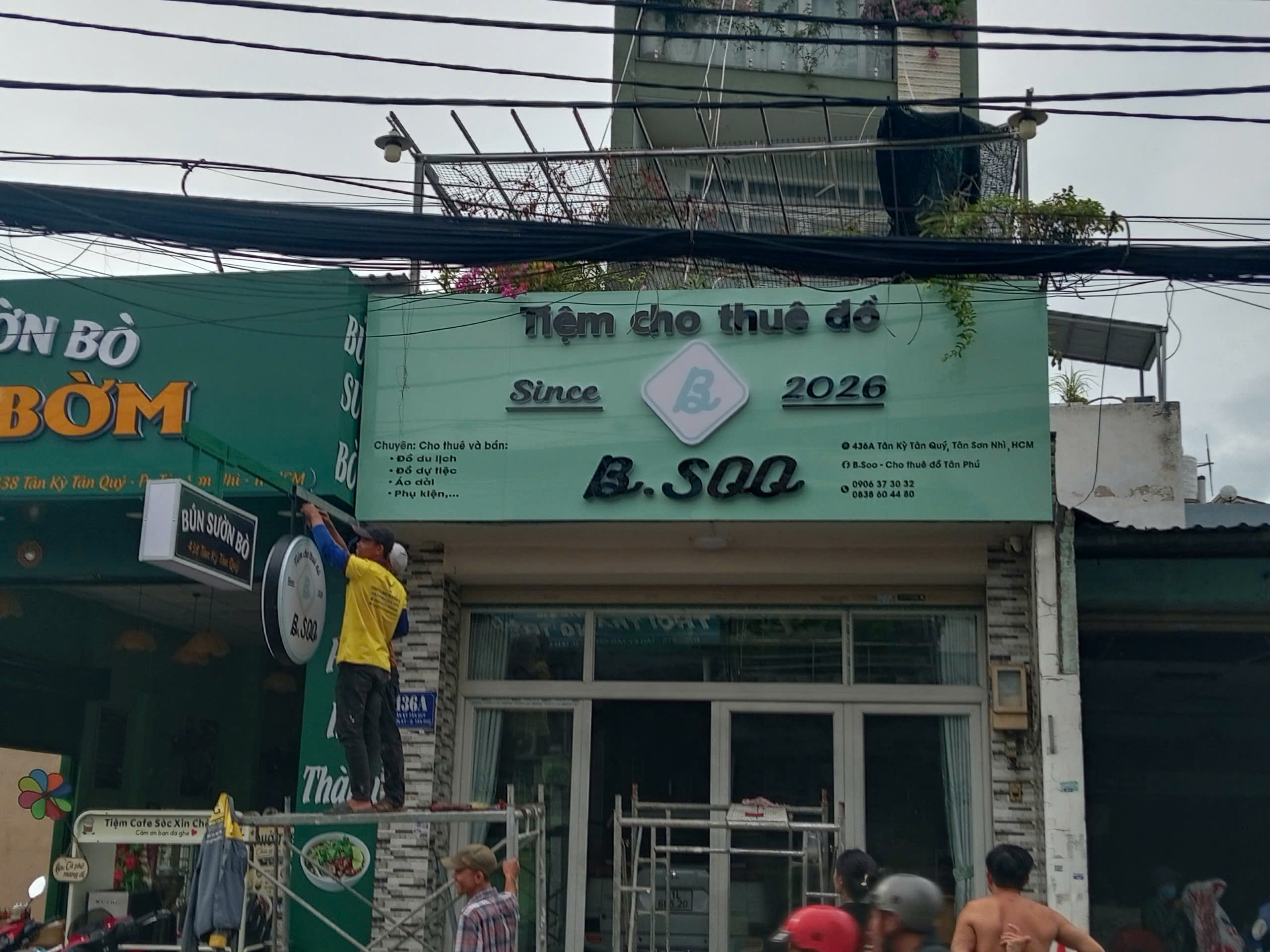 bảng hiệu cửa hàng cho thuê quần áo