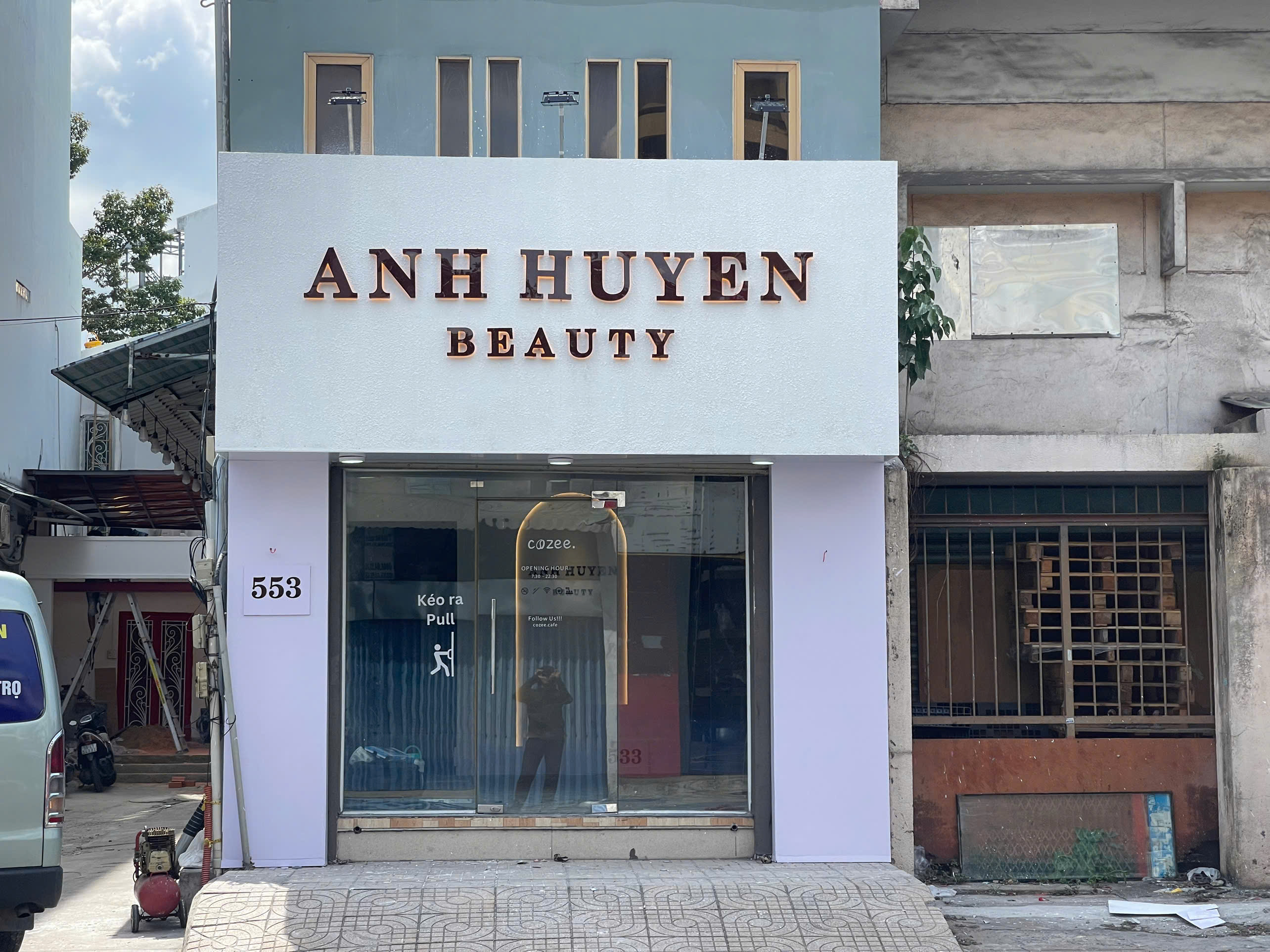 bảng hiệu salon làm đẹp, phun sơn giả gấm