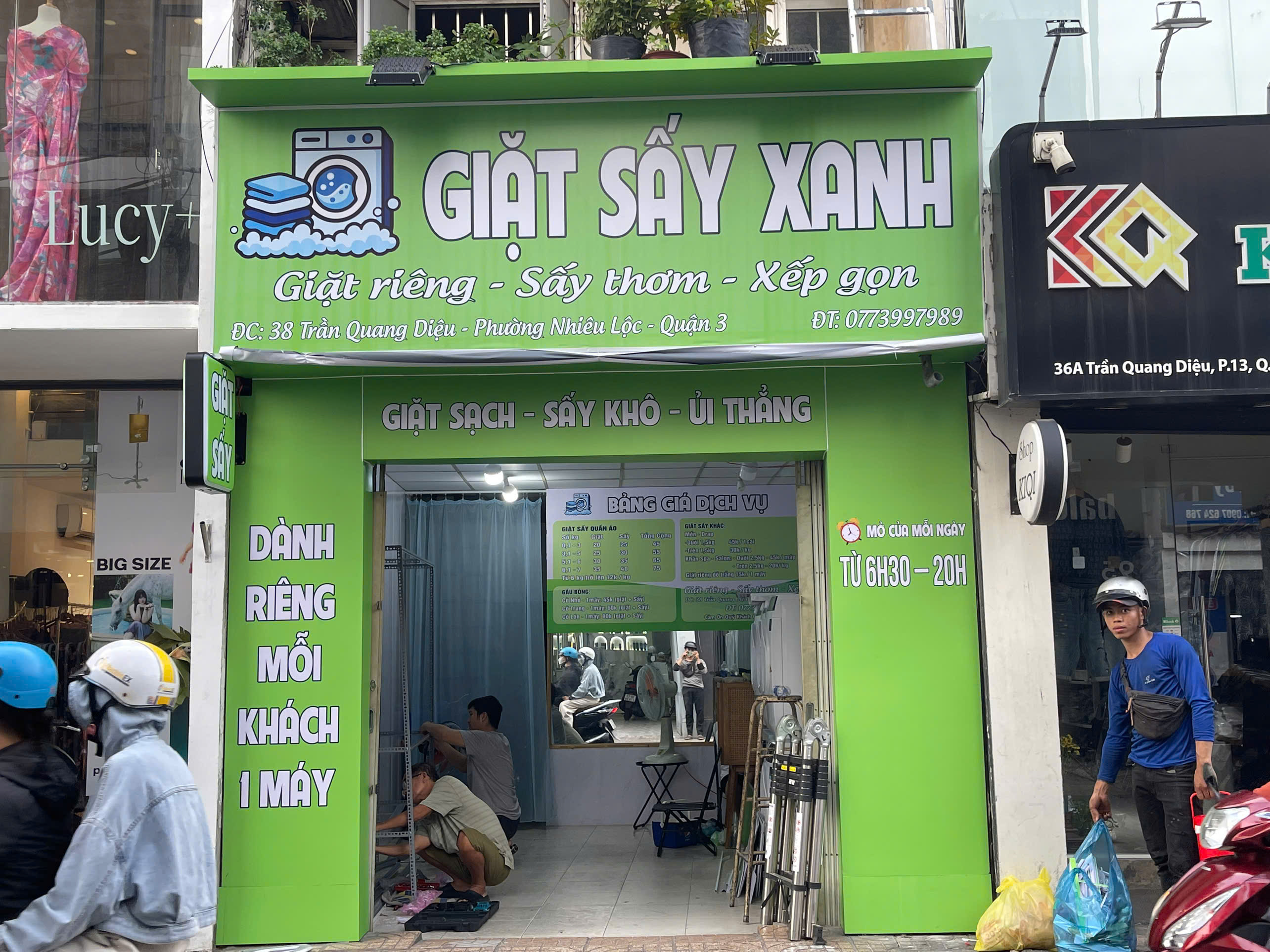 Dự Án Bảng Khung Sắt Căng Bạt Có Đèn Siêu Sáng - Mặt Dựng