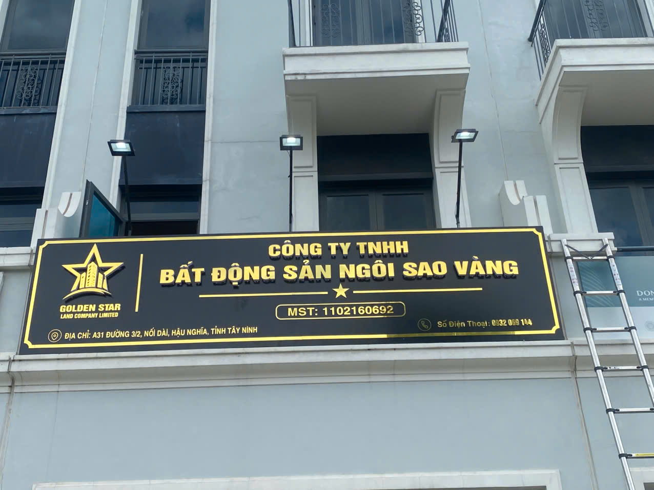 bảng hiệu cty bất động sản